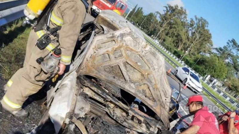 Morterenses perdieron su automóvil al incendiarse cerca de Malagueño