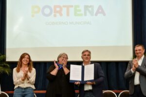 Porteña: Llaryora anunció fondos para obras de cloacas
