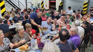 Bomberos Morteros concretaron con éxito el tradicional asado con cuero en su cuartel.