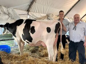 MUNDO – GEN LOGRÓ GRANDES PREMIOS en EXPOLECHE de NOGOYÁ