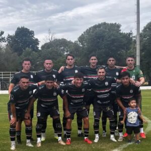 Triunfo de Tiro que escala en la tabla