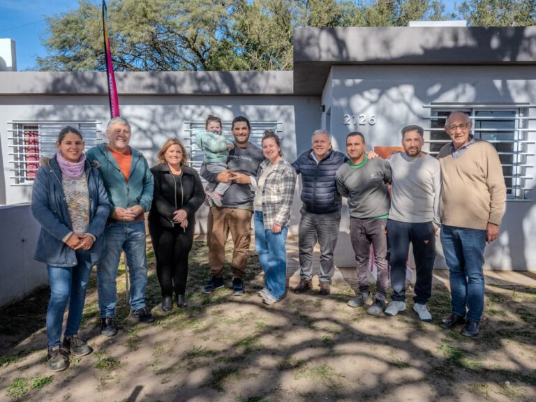Nuevas familias recibieron su vivienda
