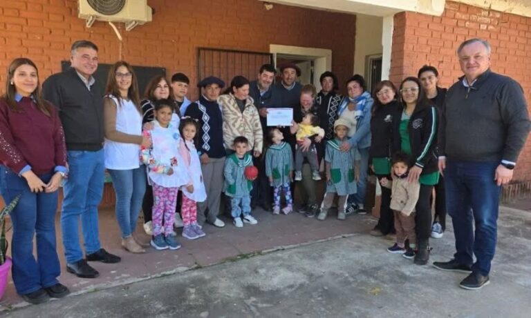 Entregaron fondos de fortalecimiento, obras menores y gestiones en San Cristóbal