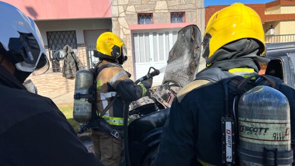 Morteros: principio de incendio en un auto sobre calle Pellegrini
