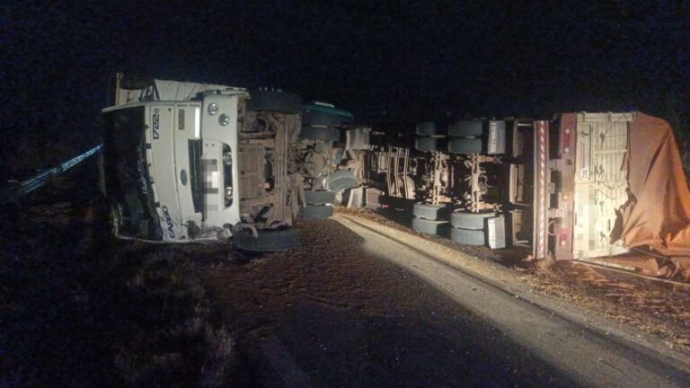 Volcó un camión en Ruta 158, entre Col. Prosperidad y Quebracho Herrado…