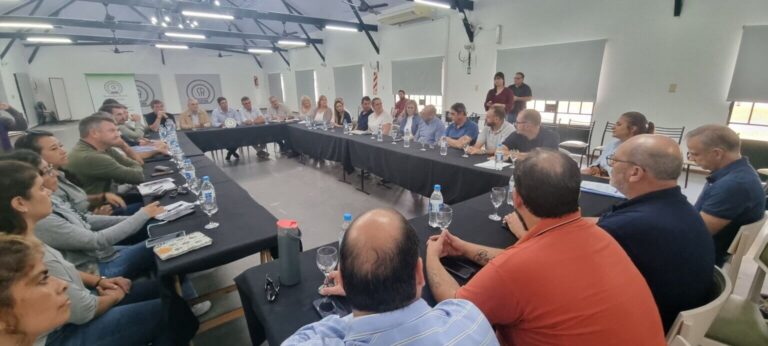 Departamento Castellanos: avanza mesa de diálogo sobre infraestructura hidráulica y electrificación rural