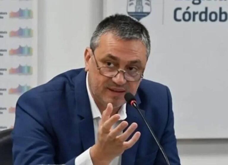 Vuelve como legislador Gustavo Tevez