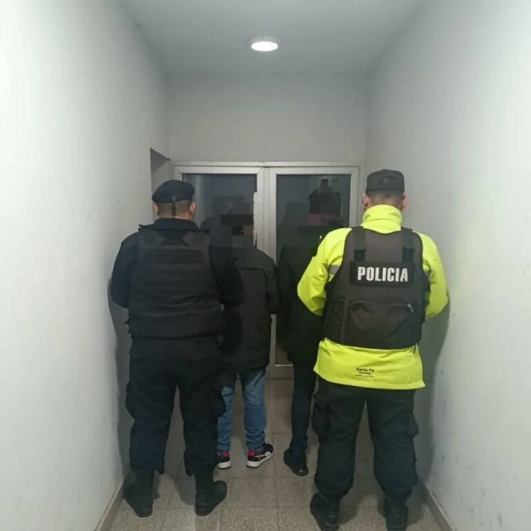 Ceres 🚨 Detuvieron a dos sujetos que tenían pedido de captura