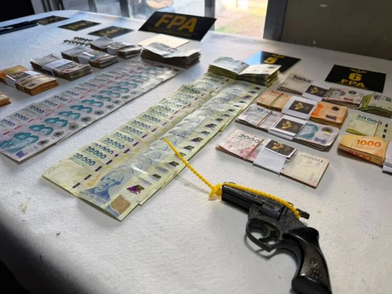 Arroyito 🚨Familiares vinculados por ser delivery de drogas y detenidos