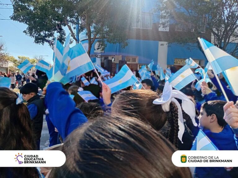 Brinkmann celebró el Día de la Bandera, en el acto organizado por el Instituto Secundario Manuel Belgrano.