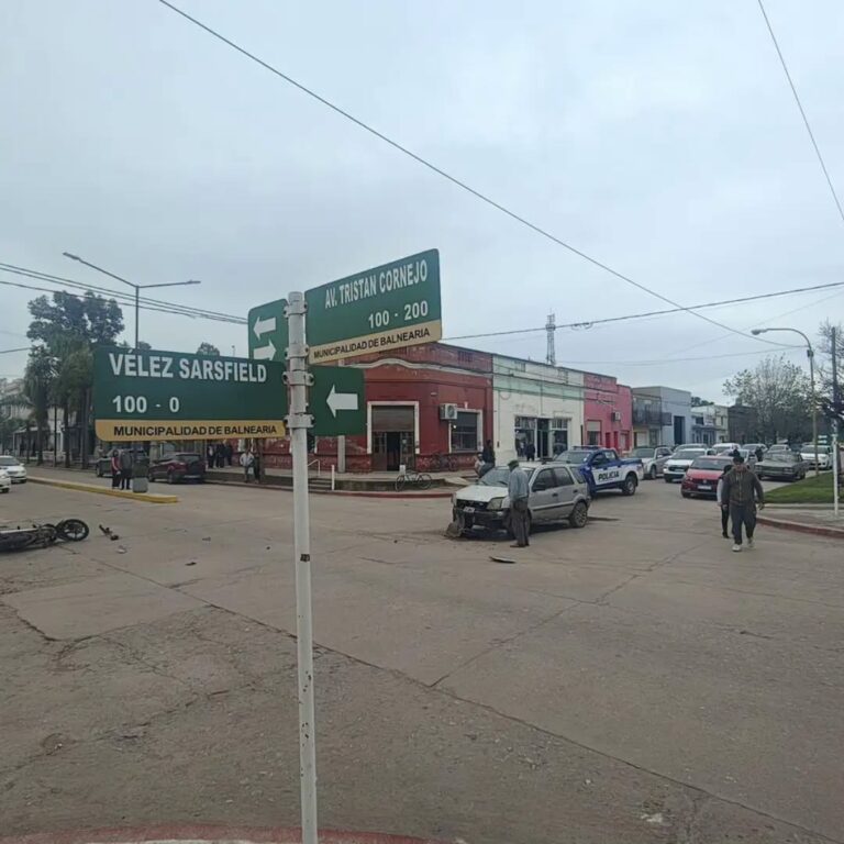Balnearia 🚨Una motociclista resultó lesionadoa tras un accidente