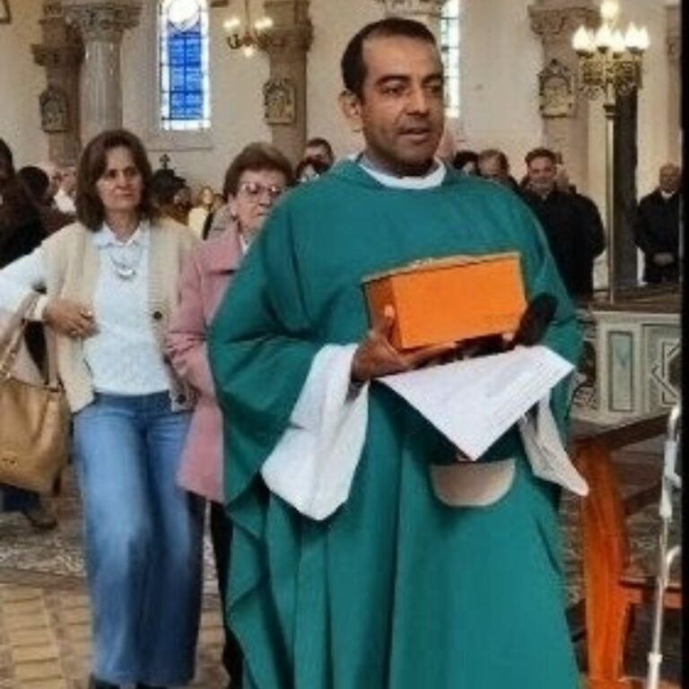 Las cenizas del Padre Zenklusen fueron depositadas al pie de María, en la Basílica