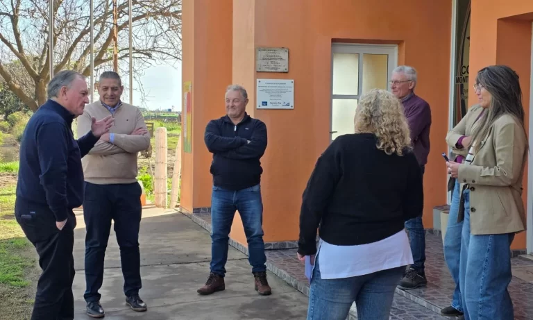Entrega de aportes en Monte Oscuridad