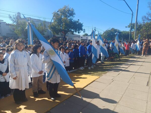 Alumnos de cuarto grado prometieron lealtad a la bandera argentina