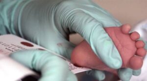 Del talón al diagnóstico: La prueba que protege la salud de los recién nacidos