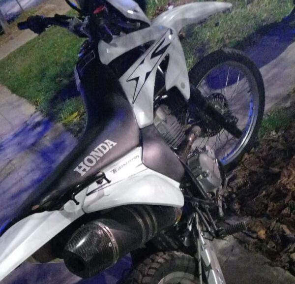 Resguardan dos motos por diversas infracciones