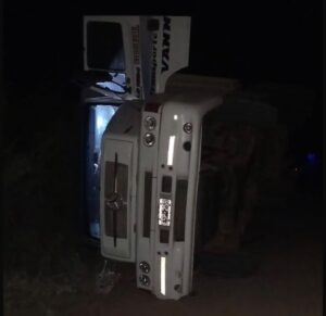 Hersilia: volcó un camión y su conductor sufrió lesiones leves