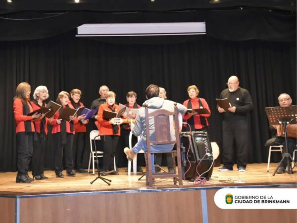 Brinkmann 👩‍🎤*El coro Mi Nueva Estación celebró sus 20 años*