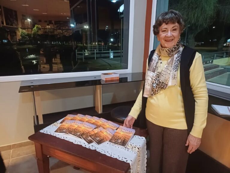 Esperanza Chiapero presentó su noveno libro: “En tierras de Ansenuza”.