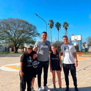 Morteros: Más de 30 jóvenes participaron del Torneo de Triples junto a Leo Gutiérrez