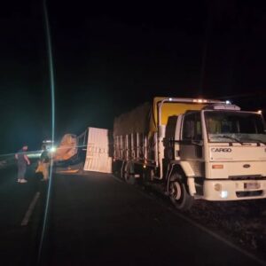 San Francisco 🚨Volcó el acoplado de un camión