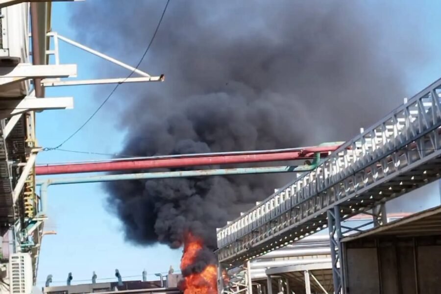 Arroyito  🚒 Fuego en la torre de enfriamiento de la planta Arcor