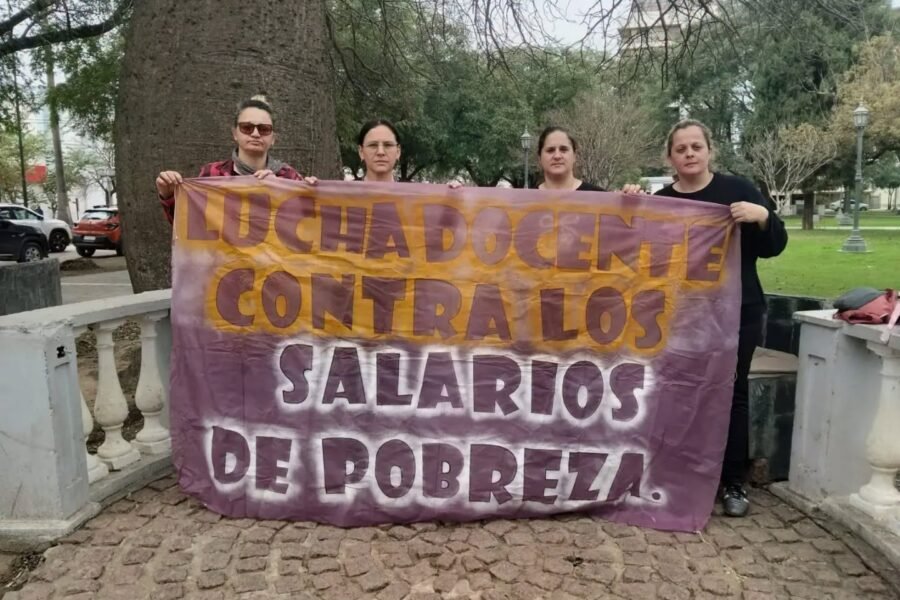 Reclamo docente: autoconvocados se congregaron en plaza San Martín
