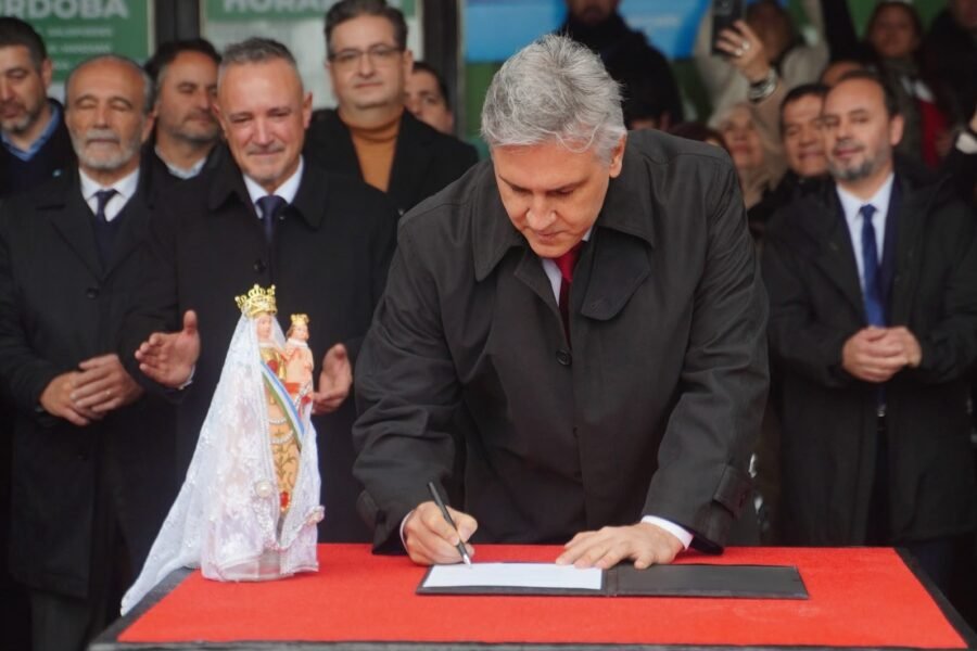 Salsipuedes: Llaryora encabezó los actos en homenaje a San Martín y anunció una importante obra de infraestructura