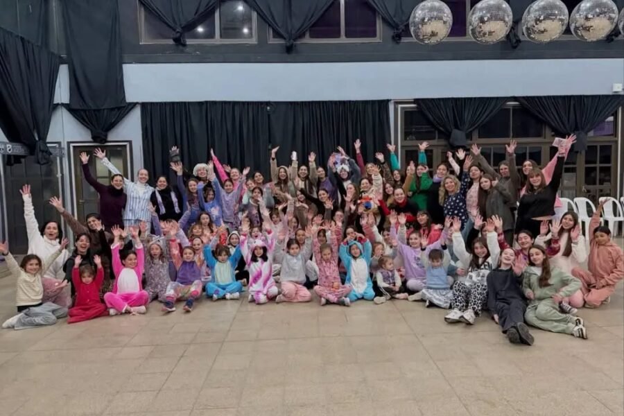 Morteros 🎉👩‍❤️‍👩👩‍❤️‍💋‍👩 Patín Show tiñó de magia a los niños