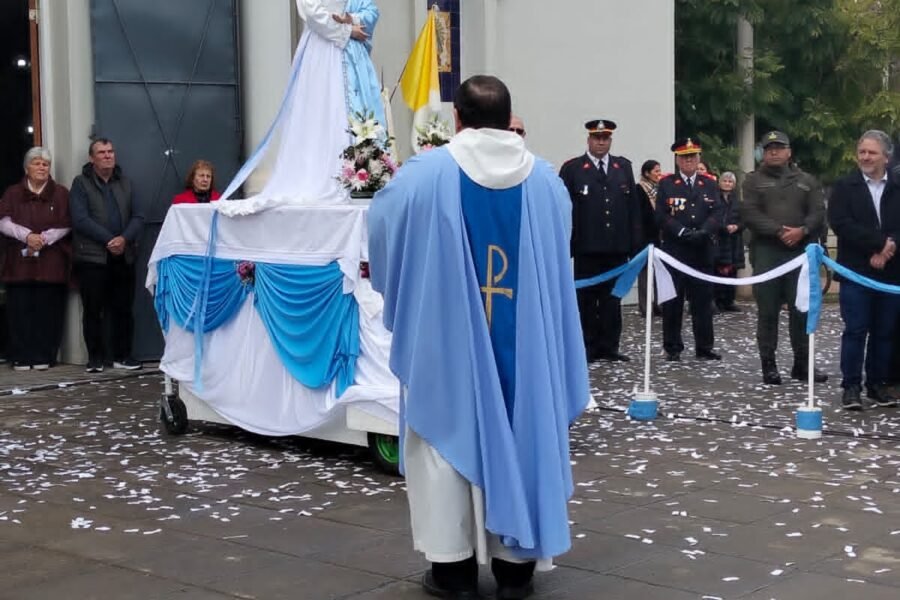 Porque la virgen de la Asunción no tenía la aureola de estrellas?