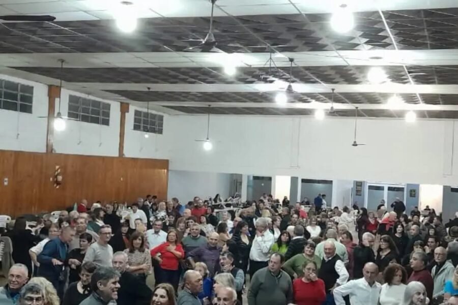 Brinkmann 🔵🔴🔵 300 personas en el baile de Barrio BERTOSSI