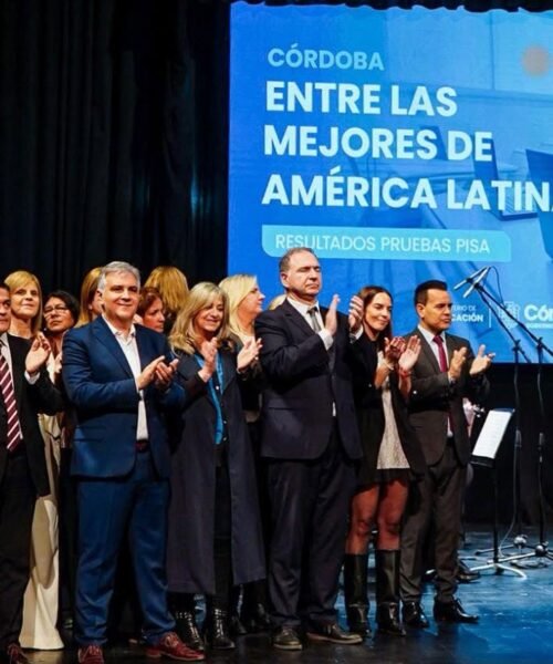 Llaryora reconoció a los docentes por los resultados de Córdoba en las pruebas PISA