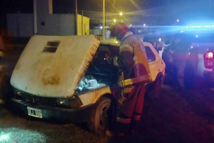 Morteros: incendio vehicular en un Fiat 147