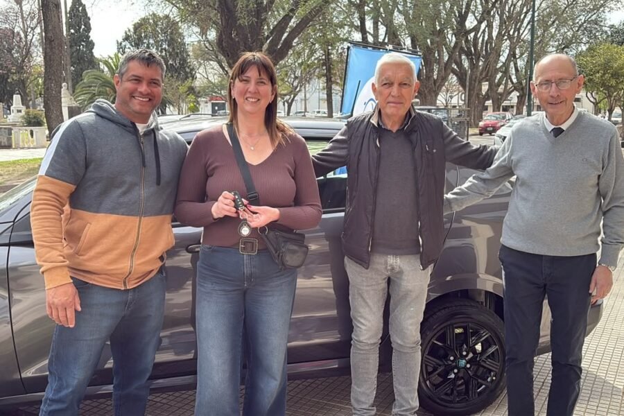 Sueño Celeste: entregaron el Fiat Cronos a la ganadora del segundo sorteo por pago anticipado