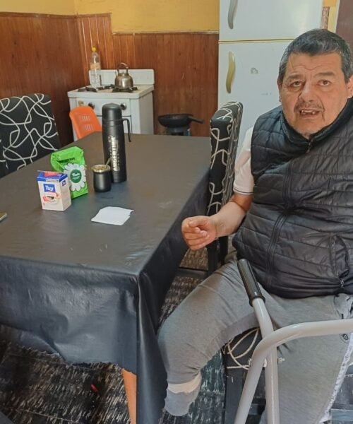 Morteros: Marcelo Arce pudo adquirir mesa y sillas que necesitaba para su casa