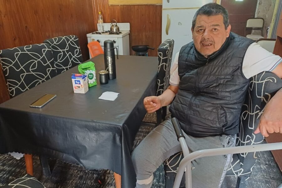 Morteros: Marcelo Arce pudo adquirir mesa y sillas que necesitaba para su casa