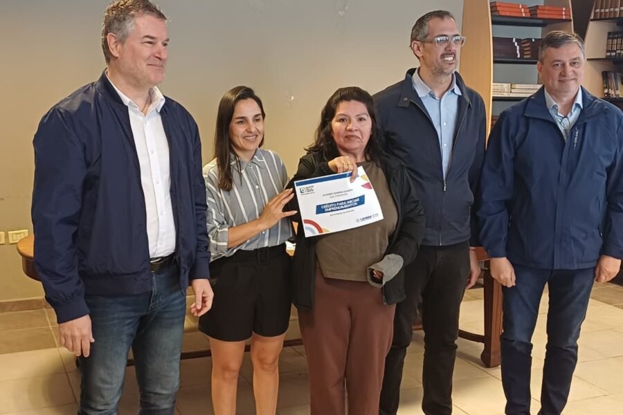 Entregaron en Morteros 77 créditos del Banco de la Gente