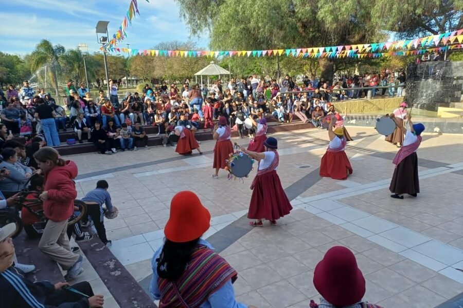 Celebraron el día de la Diversidad Cultural y de la Madre