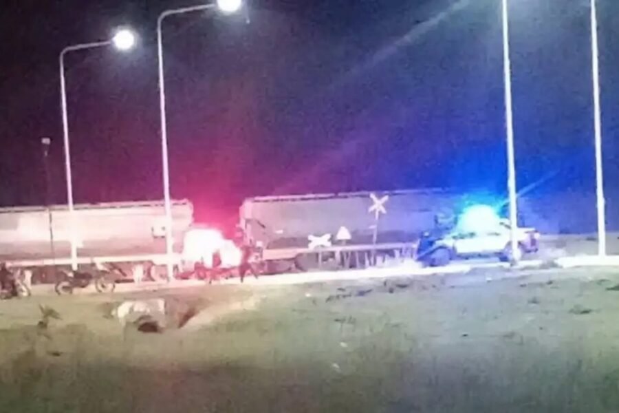 Arrufó: falleció motociclista tras colisionar con un tren